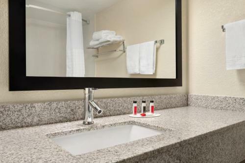 Hotel Baymont Inn And Suites Des Moines