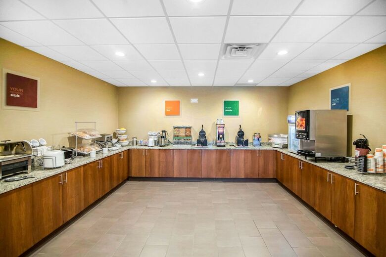 Hotel Comfort Suites - Dodge City