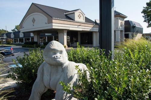 Hotel Lamplighter Inn & Suites Pittsburg