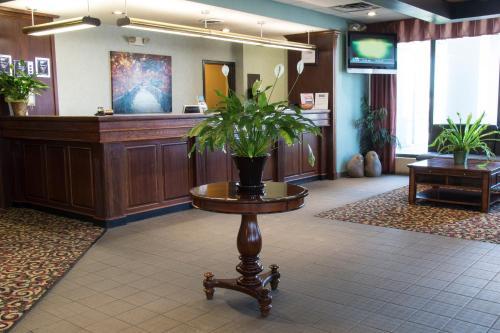 Hotel Lamplighter Inn & Suites Pittsburg