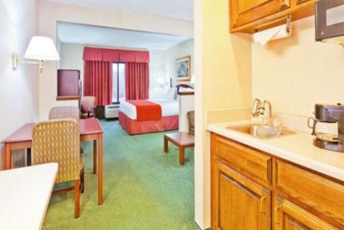 Auburn Place Hotel & Suites Paducah