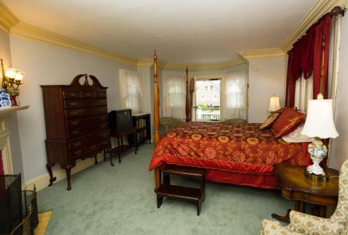Posada Thornhedge Inn