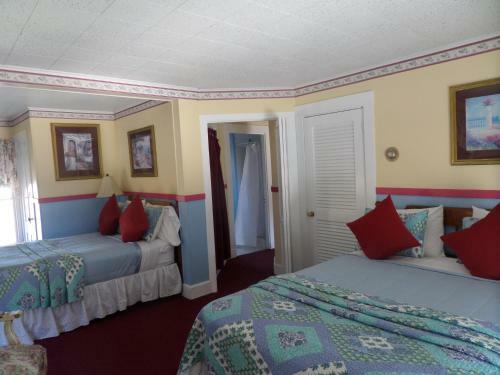 Claddagh Motel & Suites