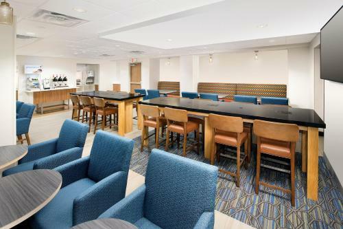 College Park Hotel & Suites