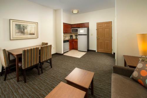 Hotel Staybridge Suites Baltimore Bwi Airport
