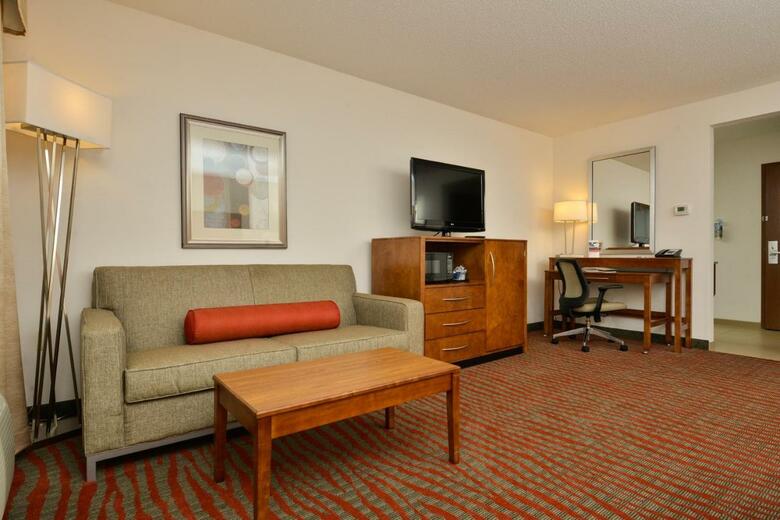 Holiday Inn Express Boston/milford Hotel