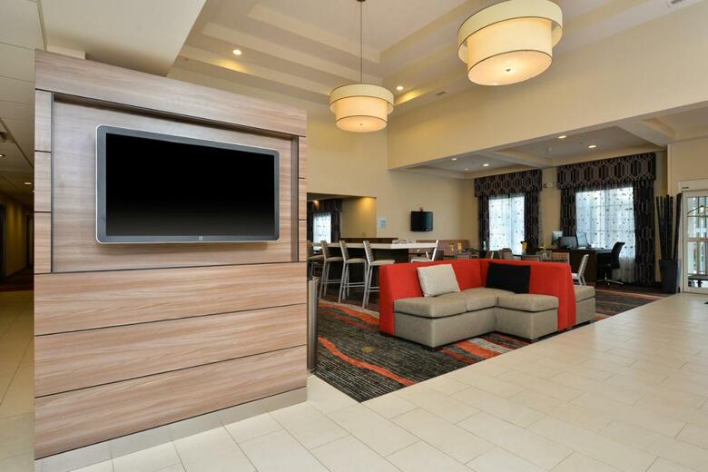 Holiday Inn Express Boston/milford Hotel
