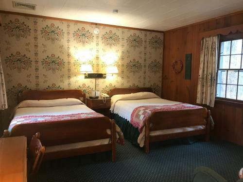 Posada 1896 House Country Inn - Brookside & Pondside