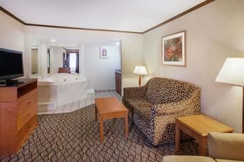 Hotel Baymont Inn & Suites Canton