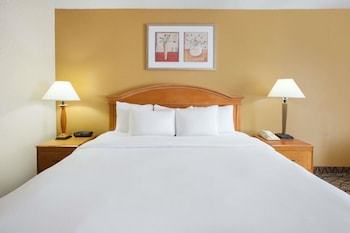 Hotel Baymont Inn & Suites Canton