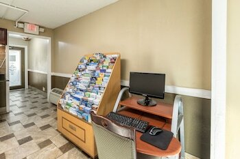 Magnuson Hotel Detroit Airport