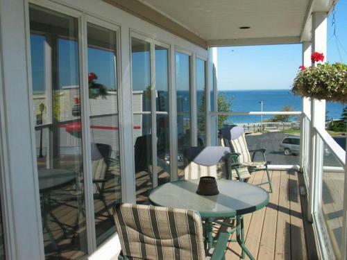 Apartamento Pier Harbor #2, Condo At Saint Ignace