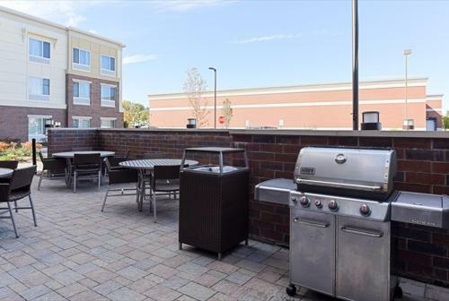 Hotel Towneplace Suites By Marriott Detroit Commerce