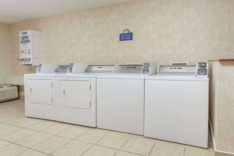 Hotel Days Inn & Suites By Wyndham Warren