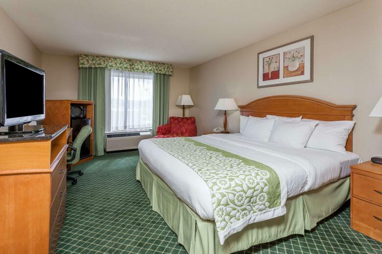 Hotel Days Inn & Suites By Wyndham Warren