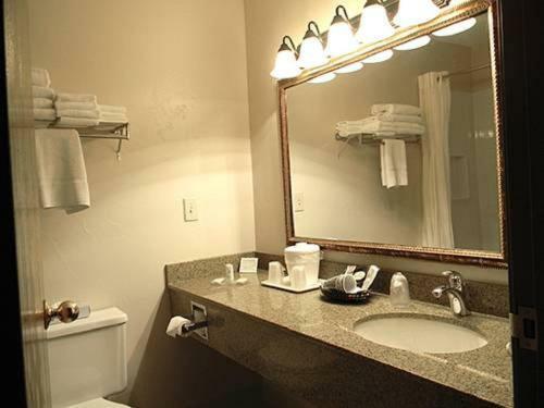 Boarders Inn & Suites By Cobblestone Hotels - Munising