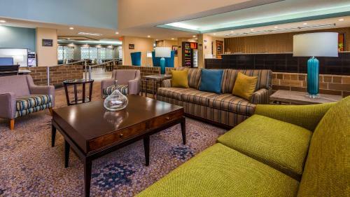 Hotel Baymont Inn And Suites Warren