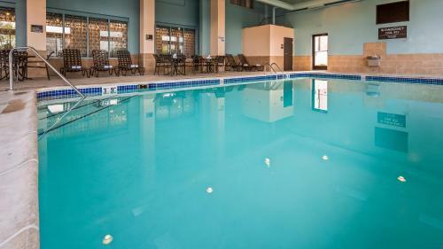 Hotel Baymont Inn And Suites Warren