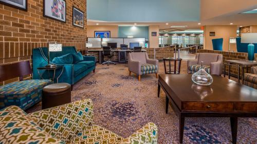 Hotel Baymont Inn And Suites Warren