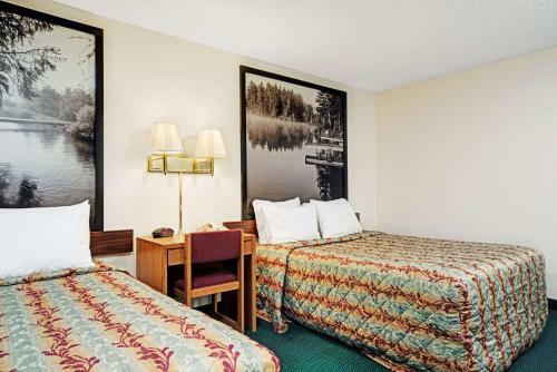 Hotel Super 8 By Wyndham Rogers Minnesota