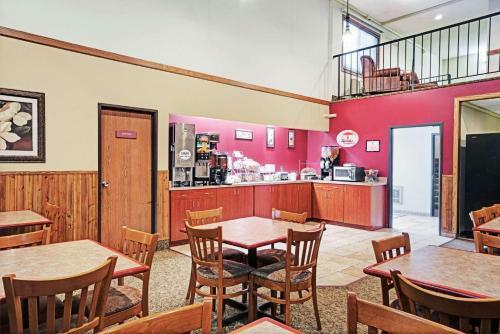Hotel Super 8 By Wyndham Rogers Minnesota