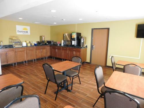 Hotel Days Inn And Suites Rochester