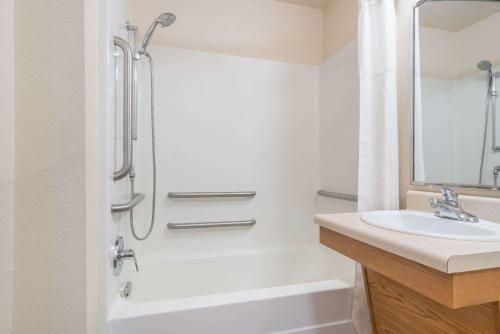 Hotel Days Inn And Suites Rochester