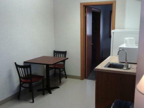 Hotel 2nd Street Inn & Suites