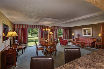 Whispering Woods Hotel & Conference Center