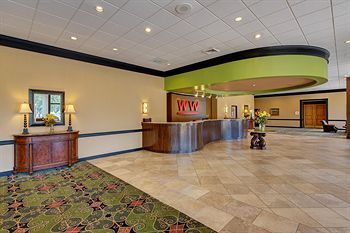 Whispering Woods Hotel & Conference Center