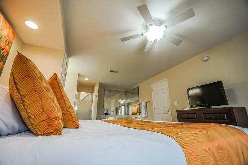 Hotel Surreys' Grand Crowne Resort