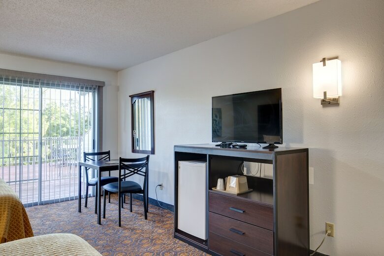 Hotel Southern Oaks Inn