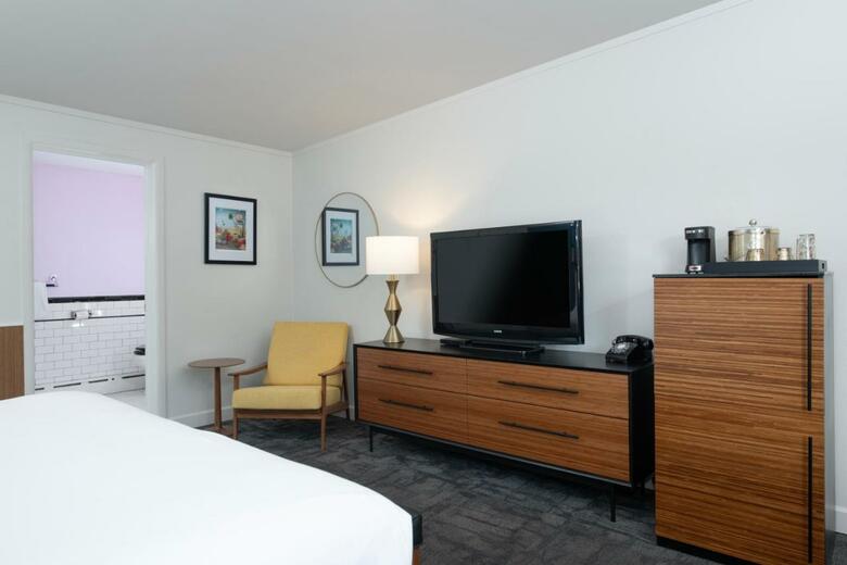 Royal 7 Budget Inn Motel