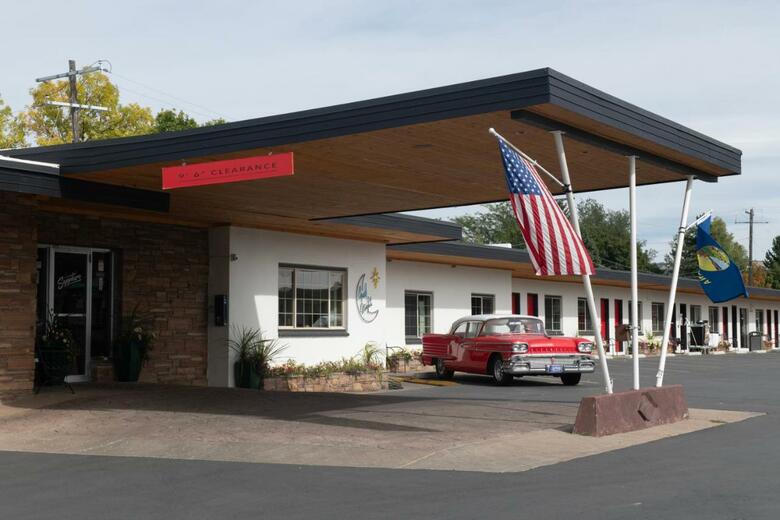 Royal 7 Budget Inn Motel