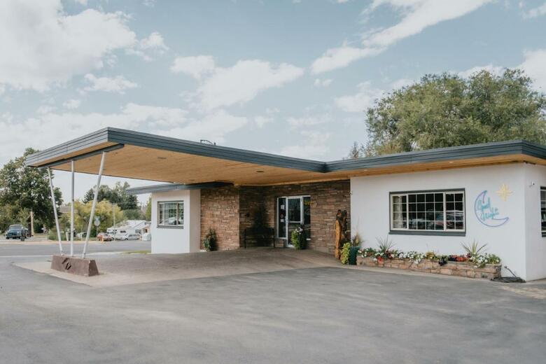 Royal 7 Budget Inn Motel