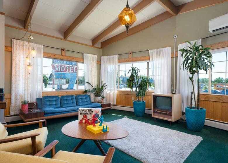 Royal 7 Budget Inn Motel