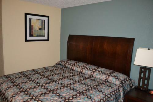 Hotel Countryside Inn & Suites
