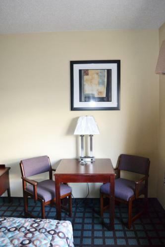 Hotel Countryside Inn & Suites