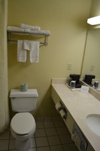 Hotel Countryside Inn & Suites