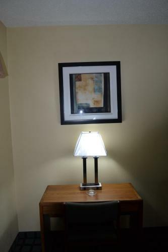 Hotel Countryside Inn & Suites
