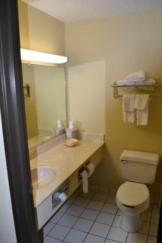 Hotel Countryside Inn & Suites