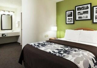 Motel Sleep Inn & Suites Airport