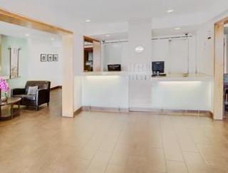 Hotel Baymont Inn And Suites