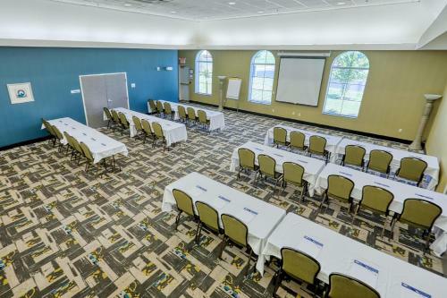 Hotel Holiday Inn Express And Suites Batavia