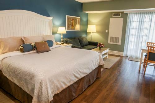 Watkins Glen Harbor Hotel