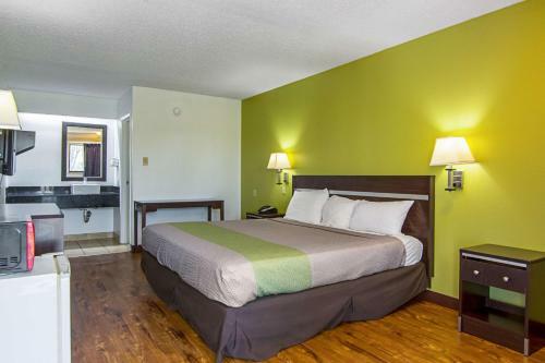 Motel Charlotte Plaza Inn