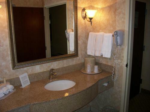 Holiday Inn Express Hotel & Suites - Concord