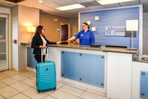 Holiday Inn Express Hotel & Suites - Concord