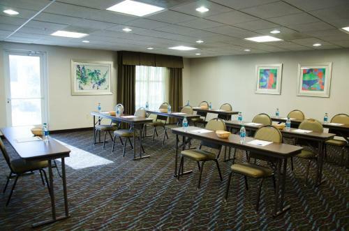 Holiday Inn Express Hotel & Suites - Concord