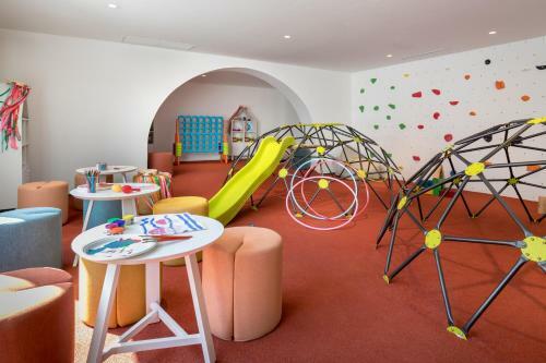 Hotel Barcel� Ponent Beach